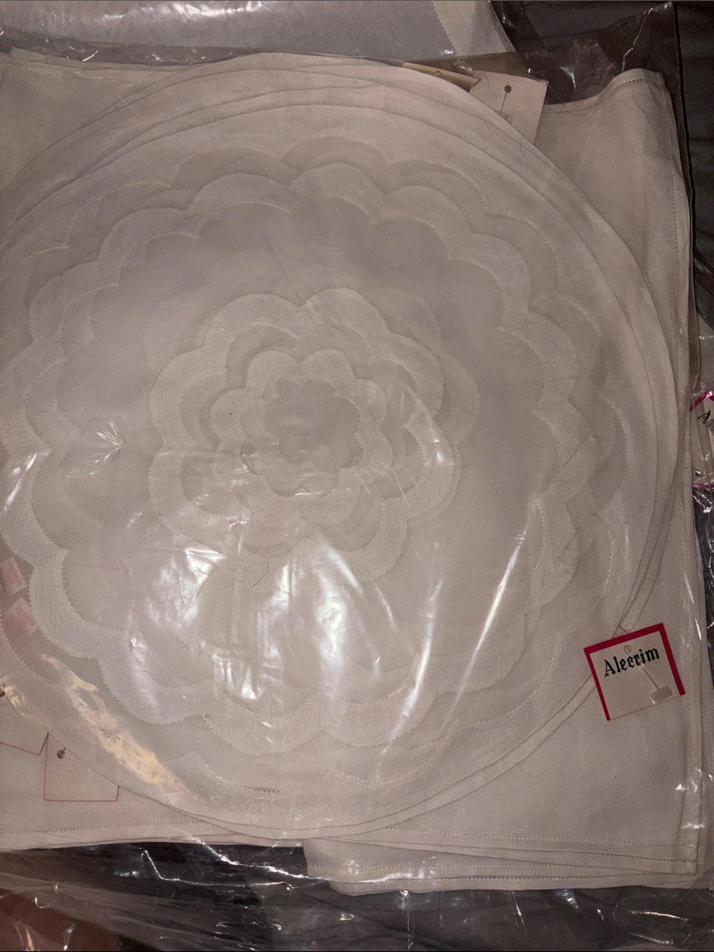 Teresa Alecrim Portugal White Linen Organdy Scalloped Round Placemats Set of 7 +